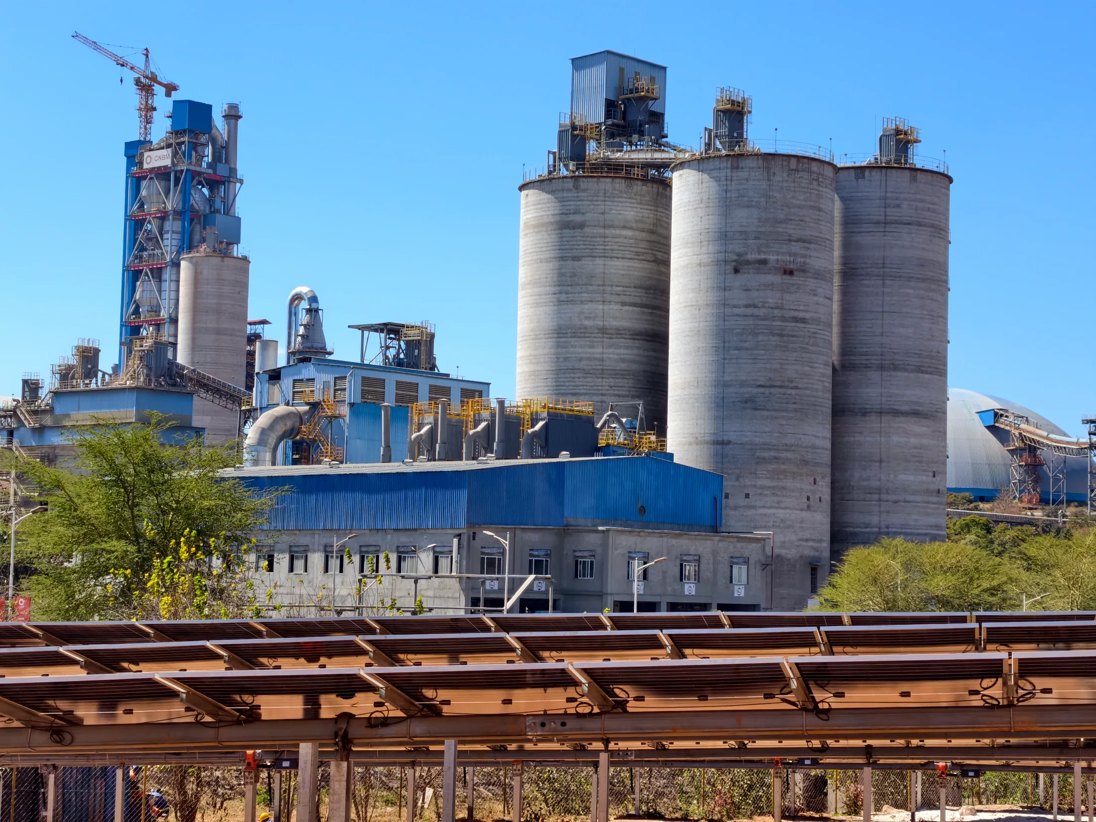 Industrial manufacturing facility supplied by a large electrical distribution network